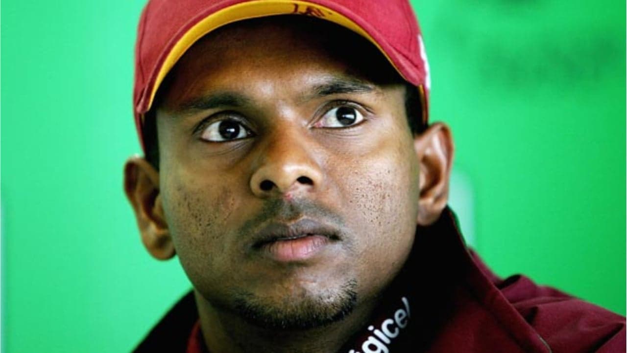 Shivnarine Chanderpaul retires from International cricket.
