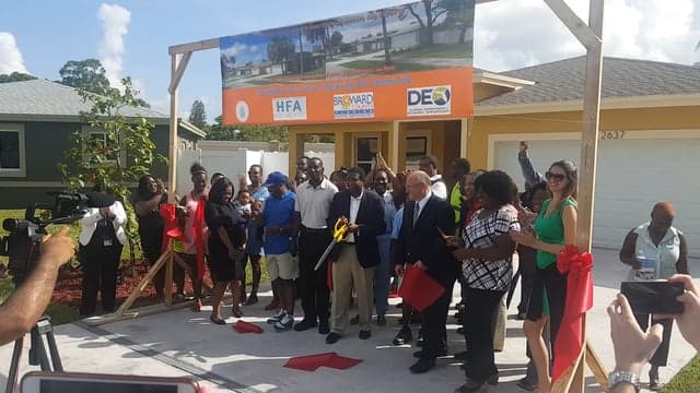 Commissioner Holness welcomes 18 families into new homes