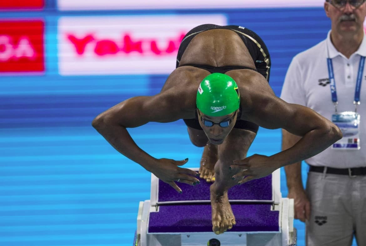 Alia Atkinson wins a silver medal at 2018 Commonwealth Games