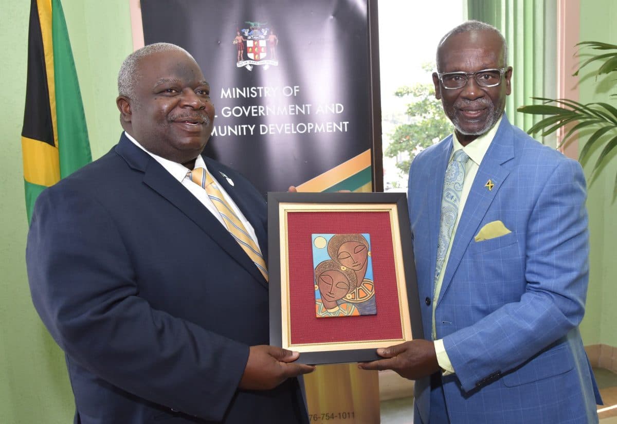 Minister McKenzie pledges to bolster Jamaica-Bahamas ties