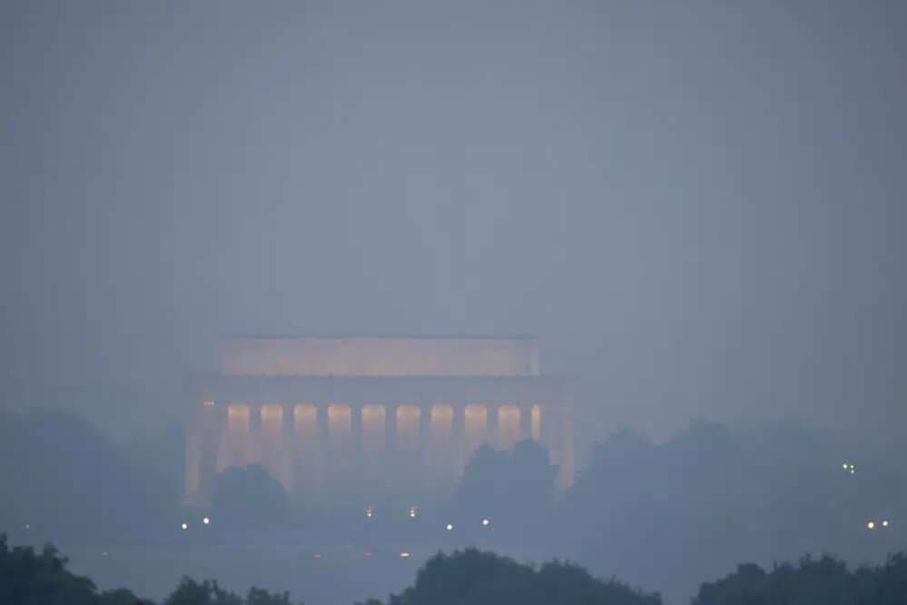 Smoky haze blanketing US and Canada could last into the weekend