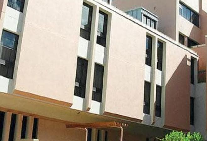 Chaos erupts in T&T court as prisoners, cops clash