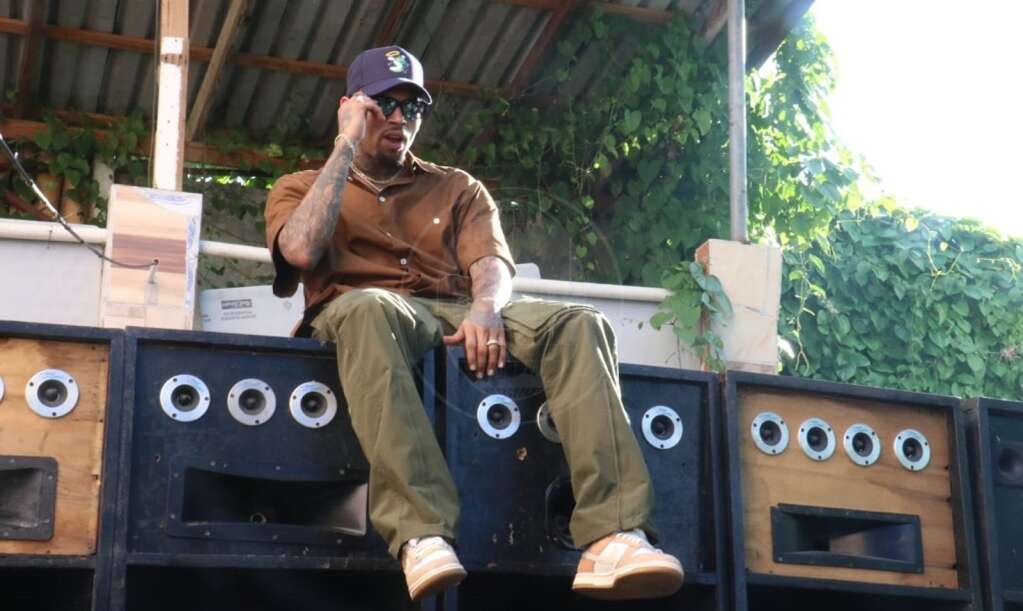 American singer Chris Brown shoots music video in Jamaican inner city