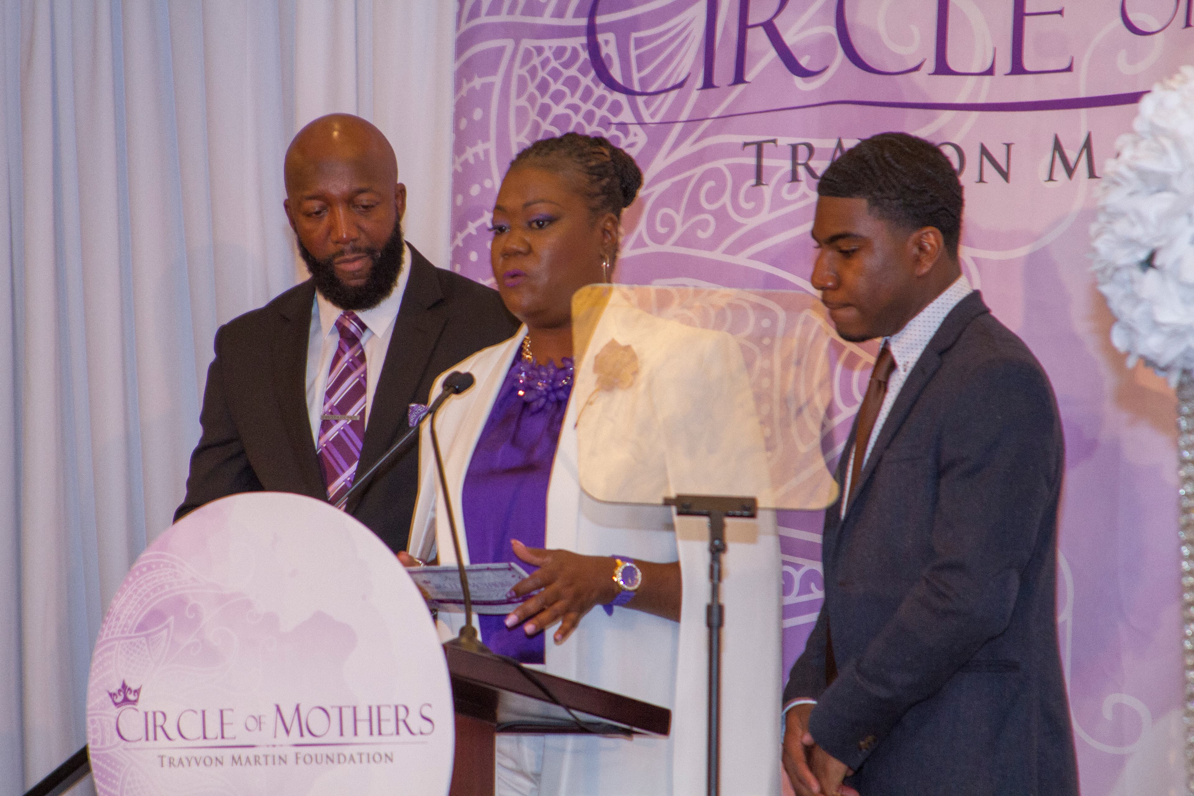 Mothers rally with Fulton and Clinton against gun violence