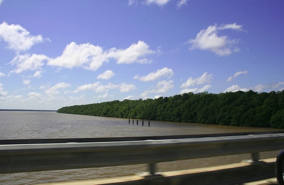 Several killed as boat sinks in Suriname