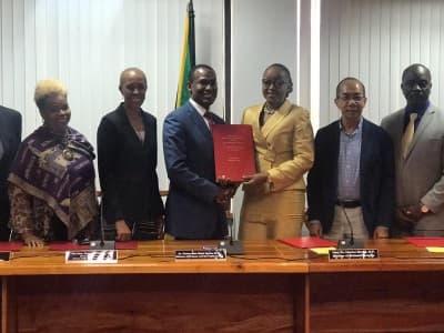 Jamaican government and police sign new wage agreement