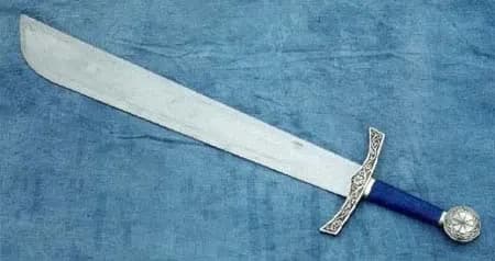 Why medieval extreme sees fighters switching to a falchion sword for control and tempo