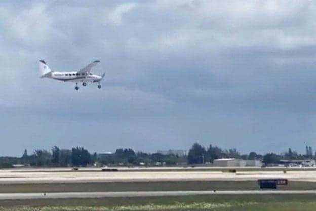Florida Passenger with no flying experience lands plane after Pilot falls sick