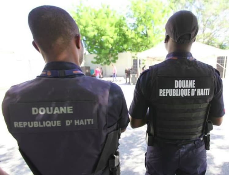 Haitian customs officers disarmed as strike continues