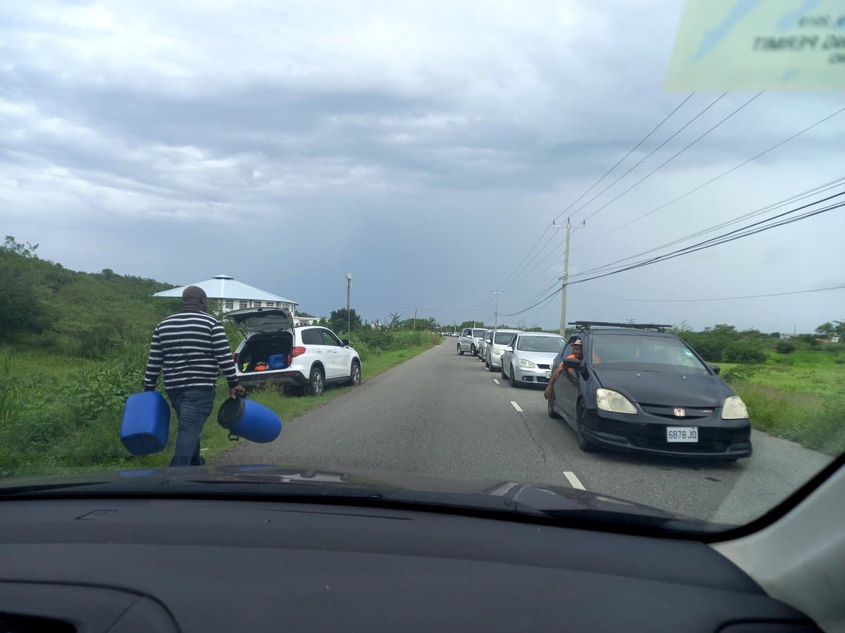 Hundreds of Jamaicans Warned For Breaching COVID Curfew During Holiday Weekend
