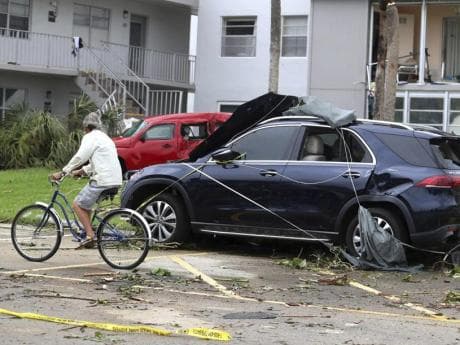 People trapped, 2.5M without power as Hurricane Ian drenches Florida