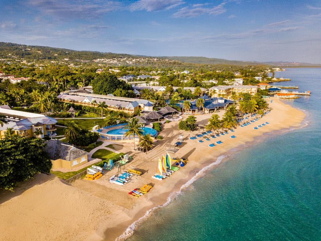 Jamaican Hotels Facing Bankruptcy; Locals Call for Cheaper Prices
