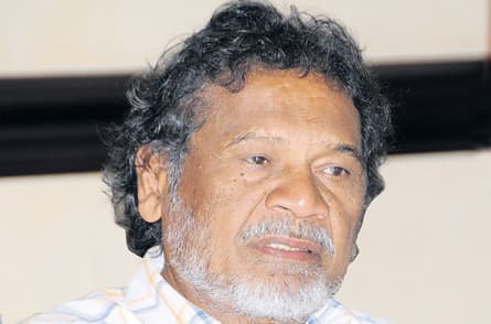 Dennis Brown - The Testimony: OneonOne with Junior Lincoln