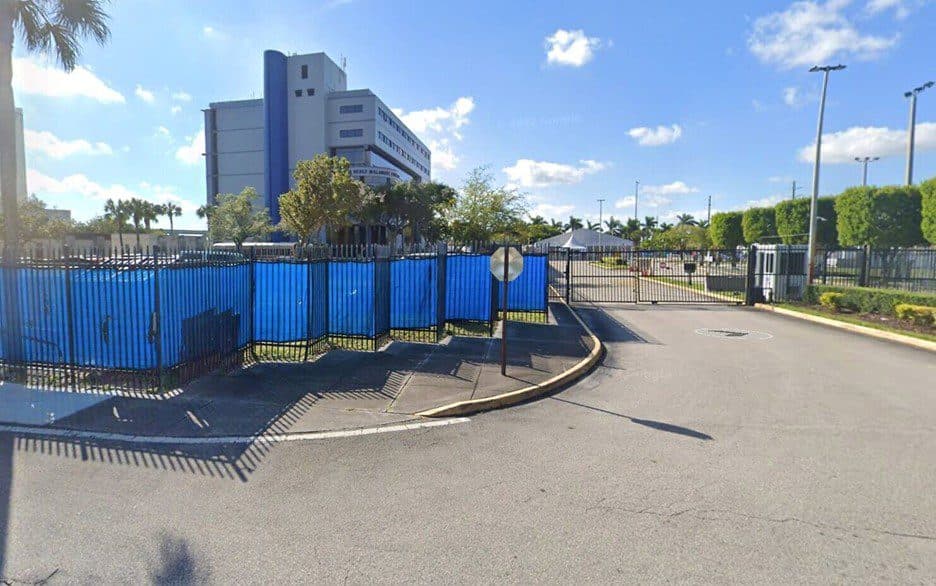 Boy dies in hot car parked outside Miami area Jewish center