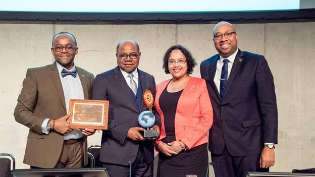 Jamaica congratulates Minister Ed Bartlett as Worldwide Tourism Minister of the Year