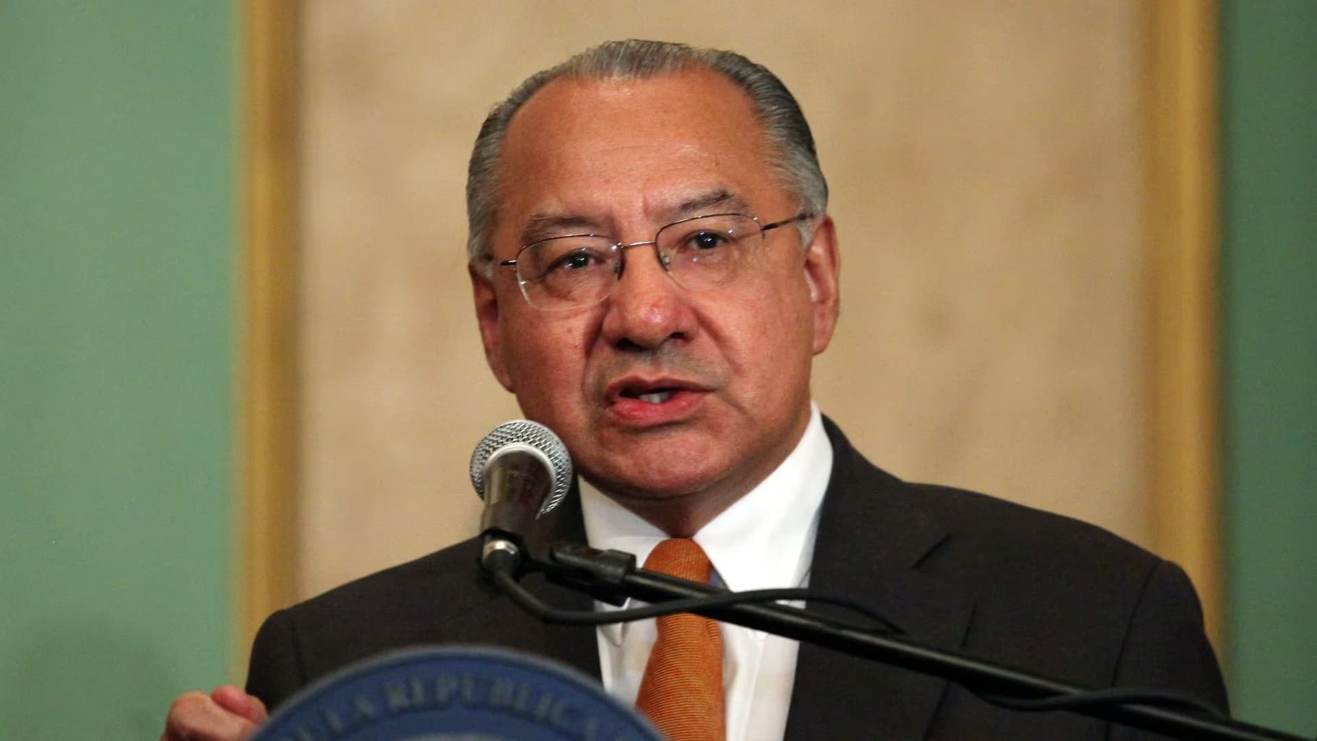Former US Ambassador sentenced to 15 years in prison for being Cuban spy