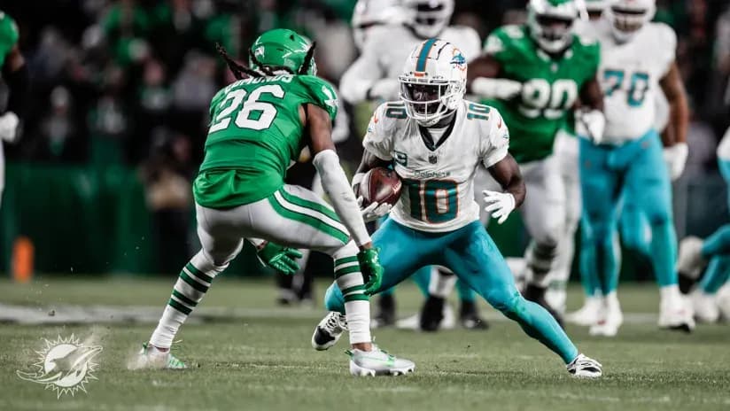 Hurts shines through injury as Eagles triumphs over Dolphins