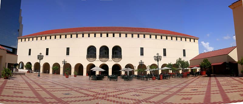 Gunmen shot by off-duty cop at Miami library