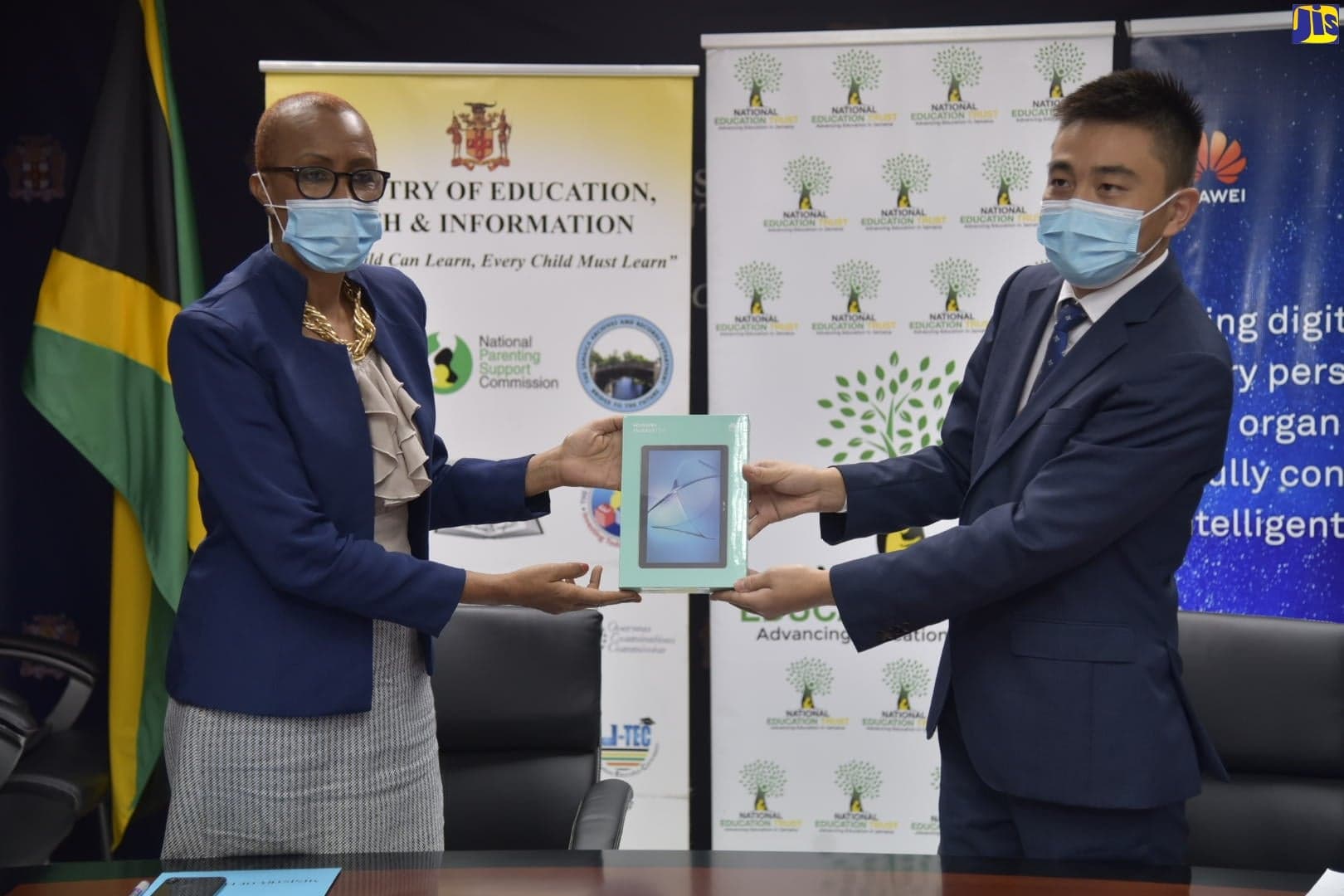 Huawei Donates 500 Tablets to Jamaican Education Sector