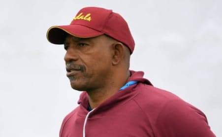 Phil Simmons Bemoans Tactical Approach in Middle Overs