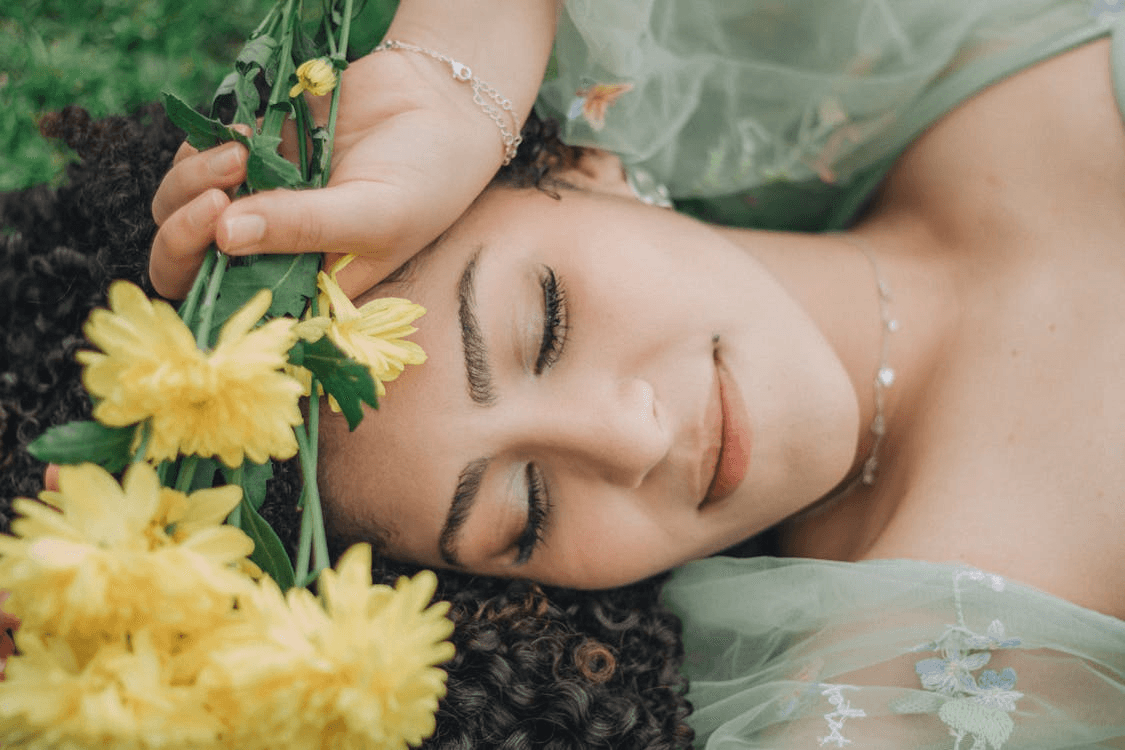 Do fresh flowers improve mood and sleep?