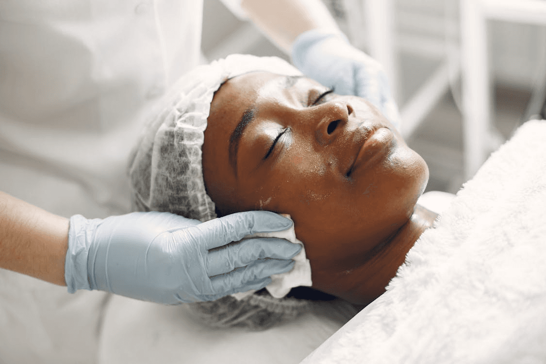 Does red light therapy help melanin-rich skin