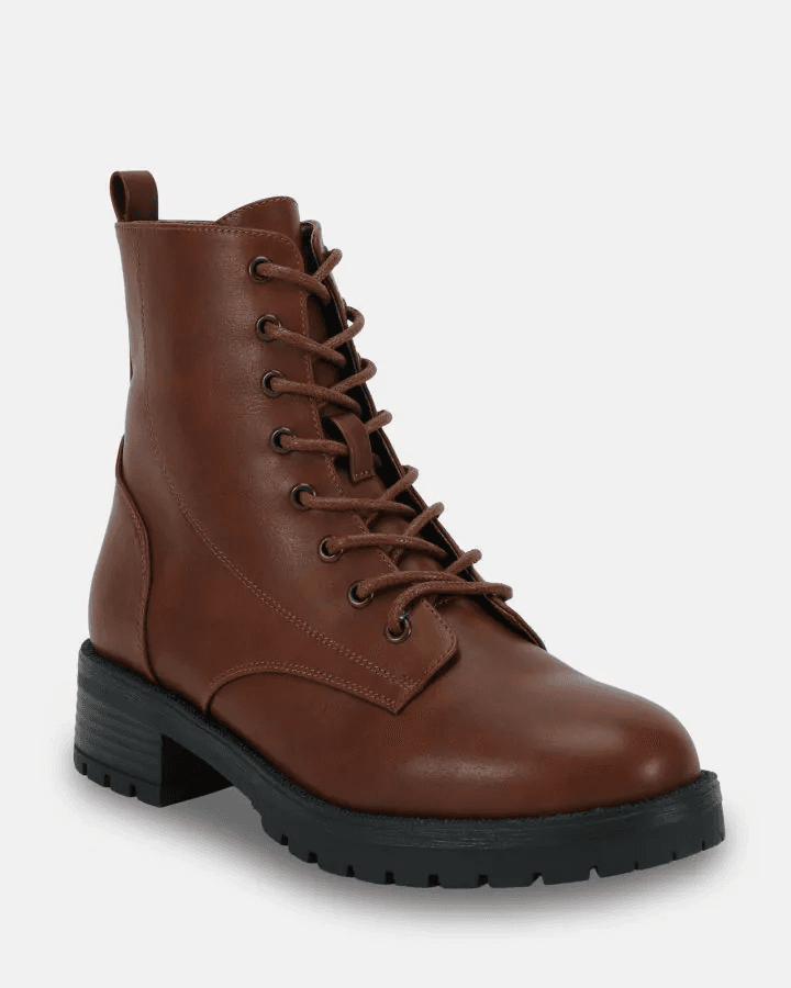 How to style lace-up shoes with any outfit