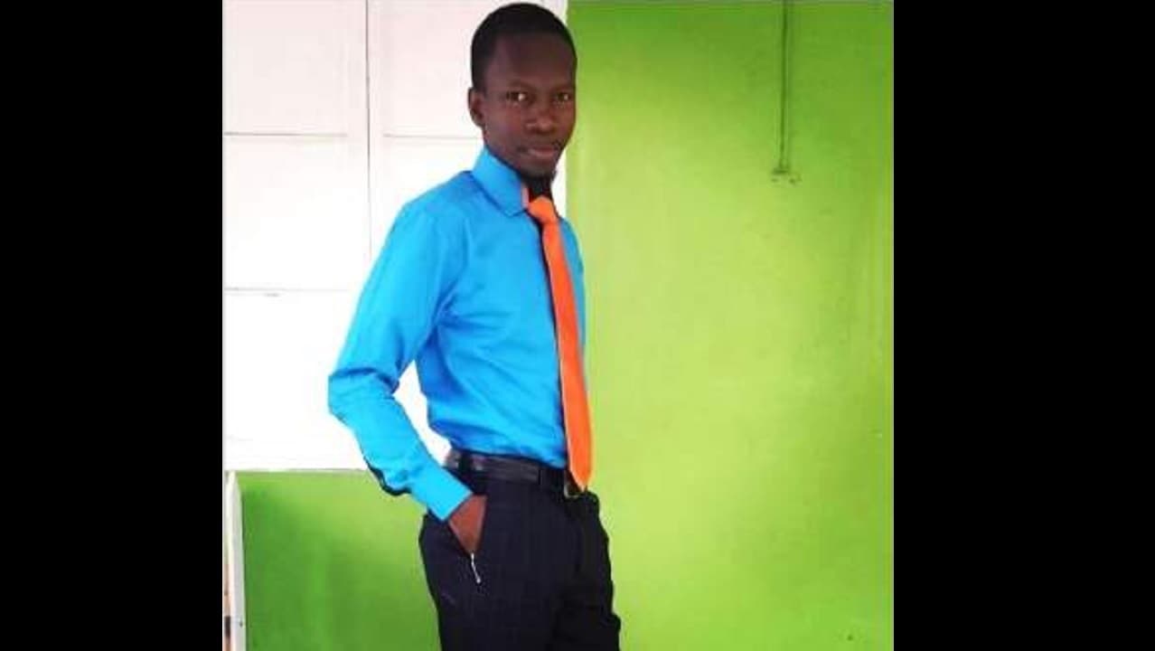 Pastor accused of molesting boy hides from onlookers at court