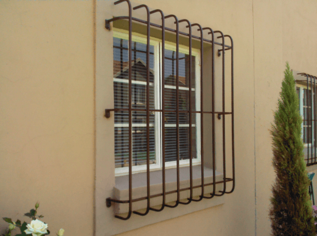 Firefighters warn of danger from burglar bars