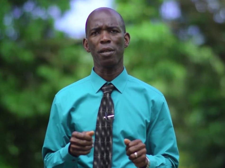Grenadian parliamentarian returns salary check claiming salaries too low