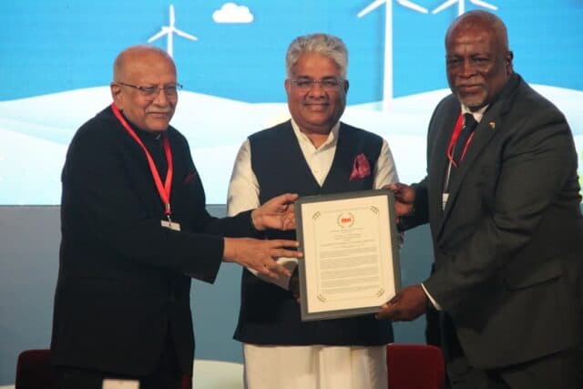 Guyana’s Vice President Bharrat Jagdeo receives leadership award in India
