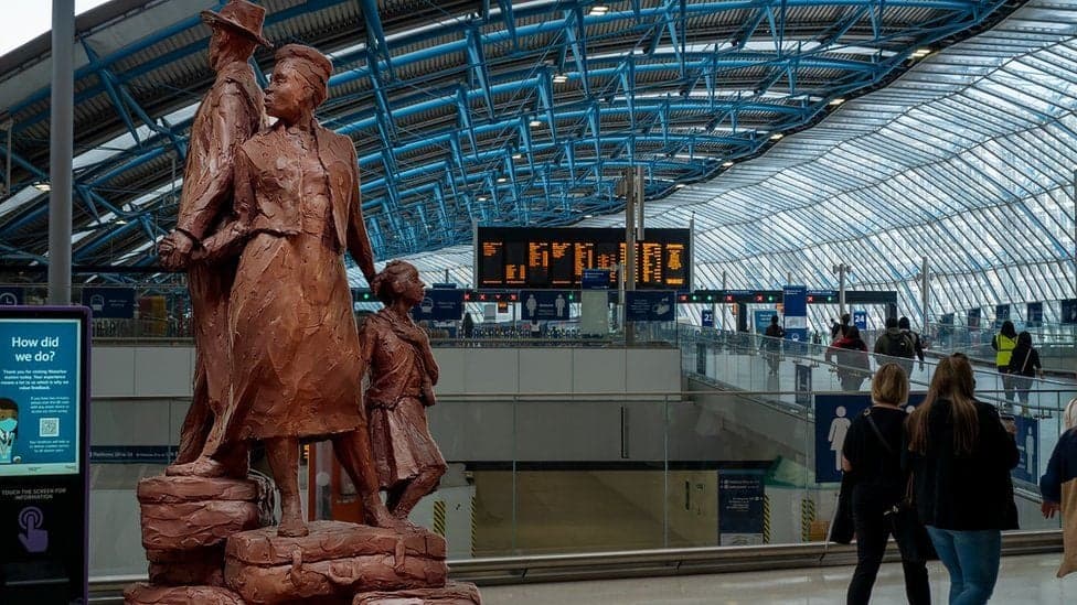 Jamaican Sculptor Basil Watson to Design UK's National Windrush Monument in London