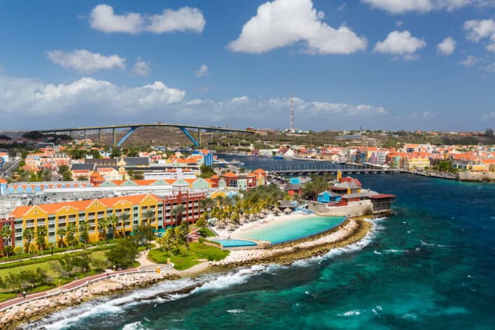 The Easiest Ways to Go Island-Hopping in the Caribbean