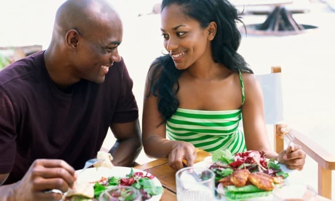 5 easy ways for couples to modernize date night