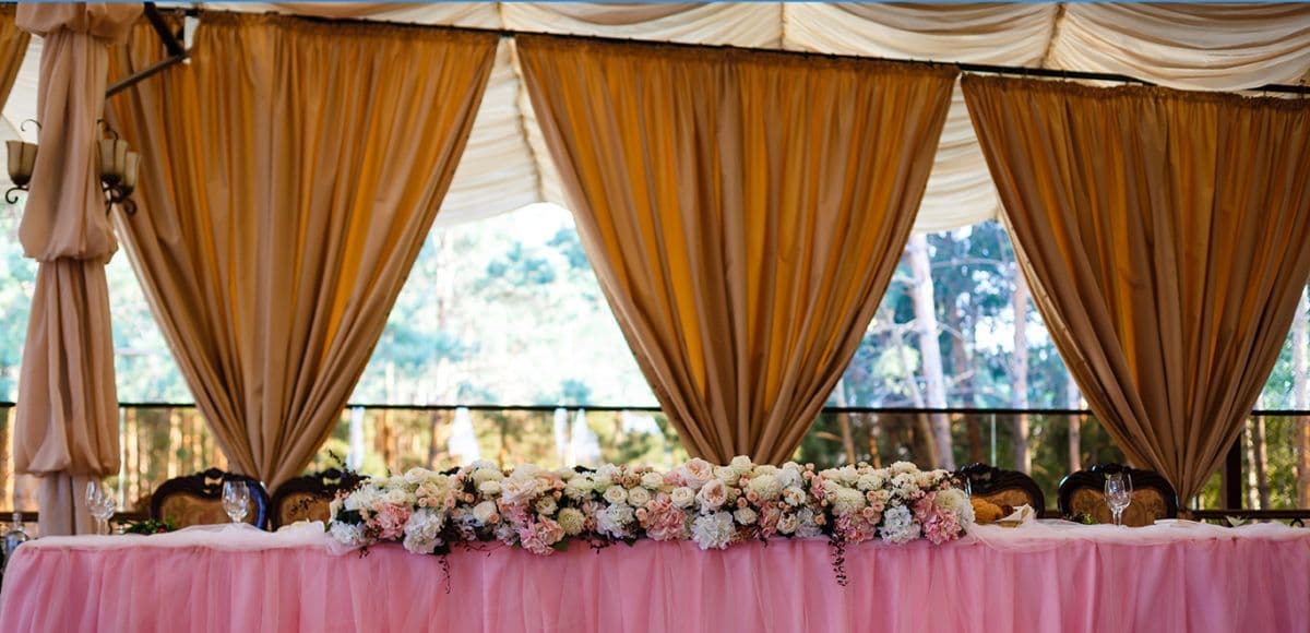Selecting the Perfect Stage Curtains and Backdrops for Special Occasions