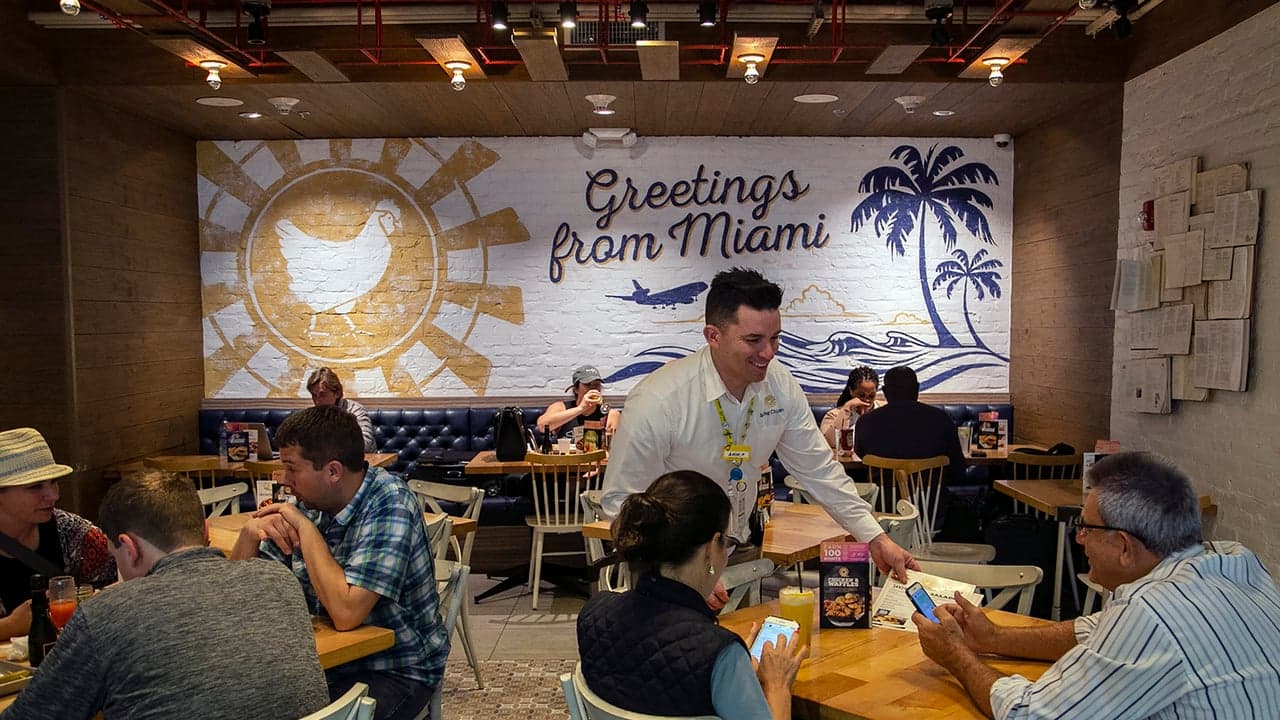 Tipping for MIA waiters and bartenders passes final vote at County Commission meeting