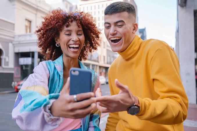 What Caribbean travelers can learn from Singapore’s mobile entertainment habits