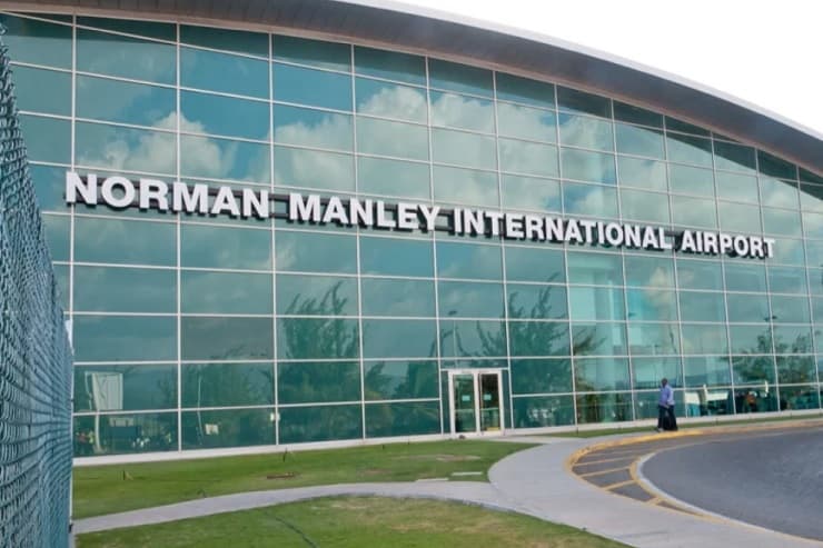 Jamaica Accepts 300 British Travelers Amid UK Travel Ban