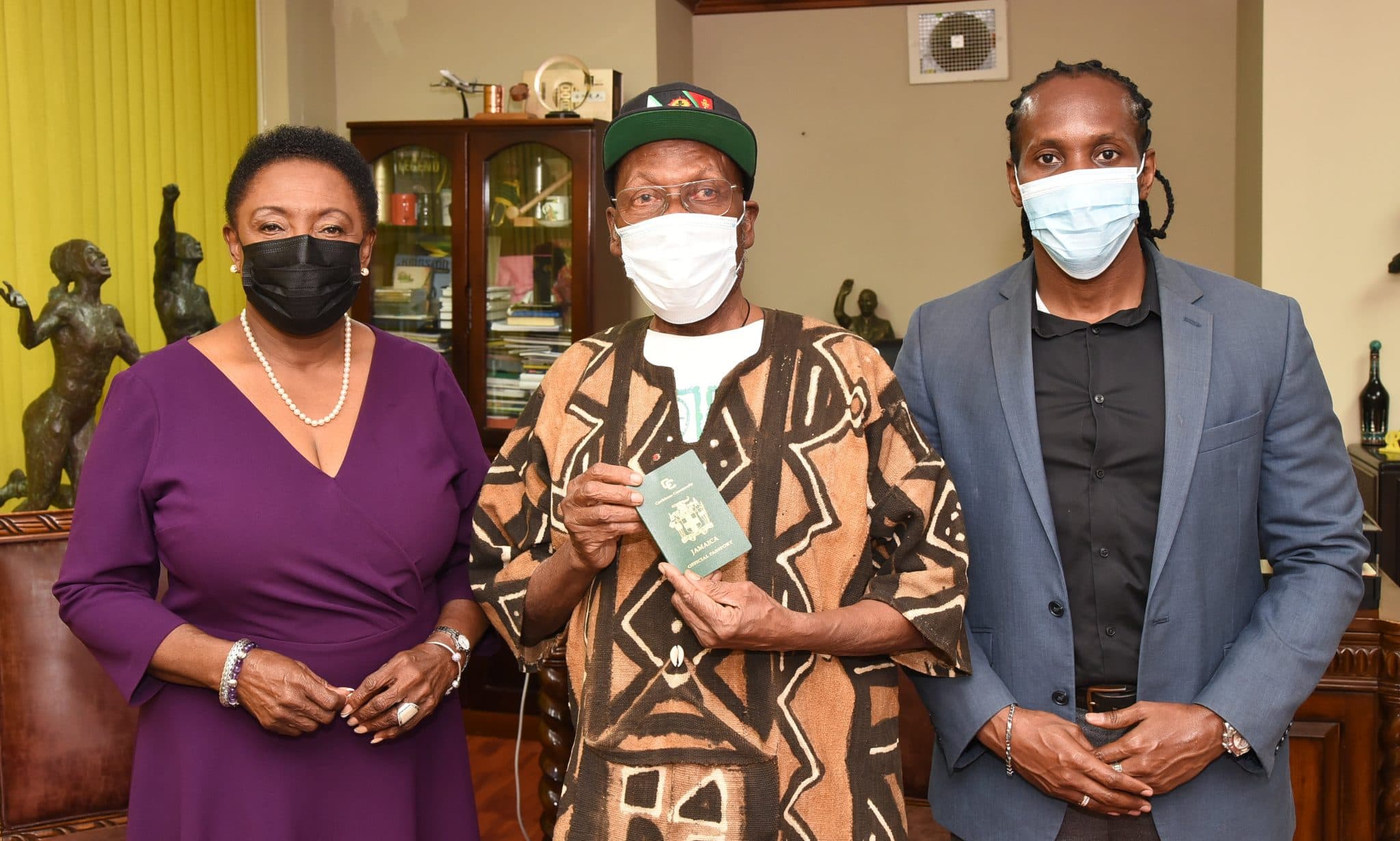 Jimmy Cliff Gets Official Passport from Jamaican Government
