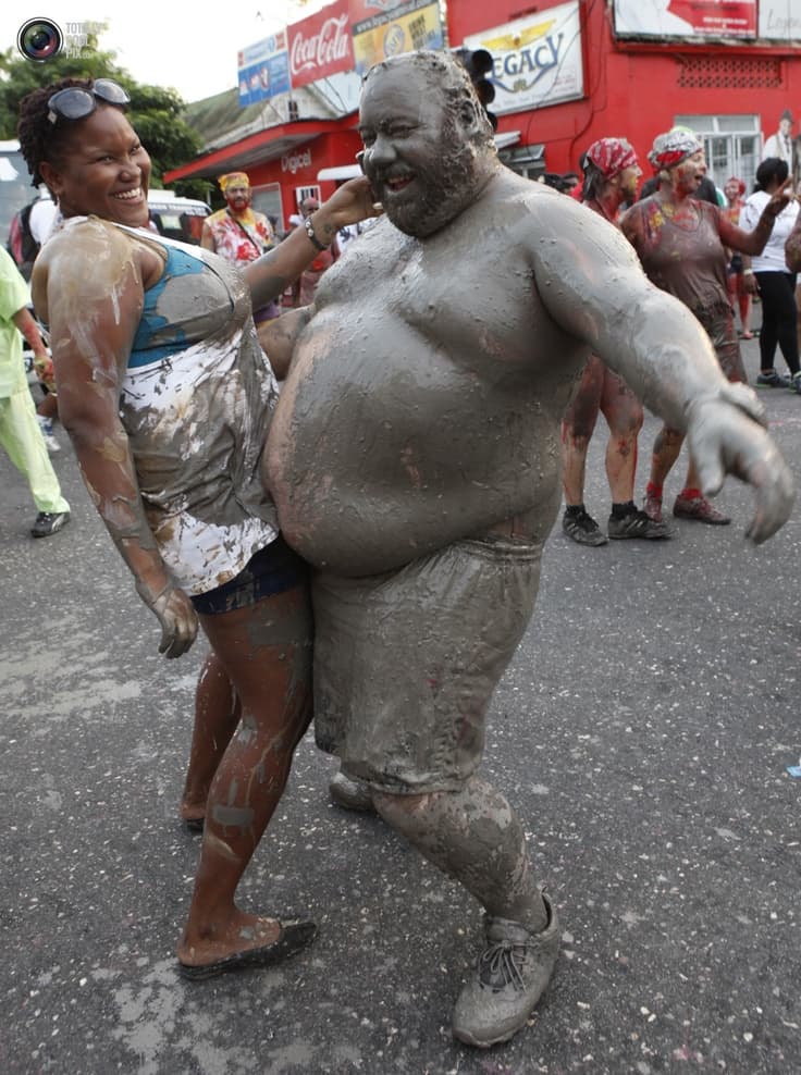 Cops beaten senseless during Trinidad Canival