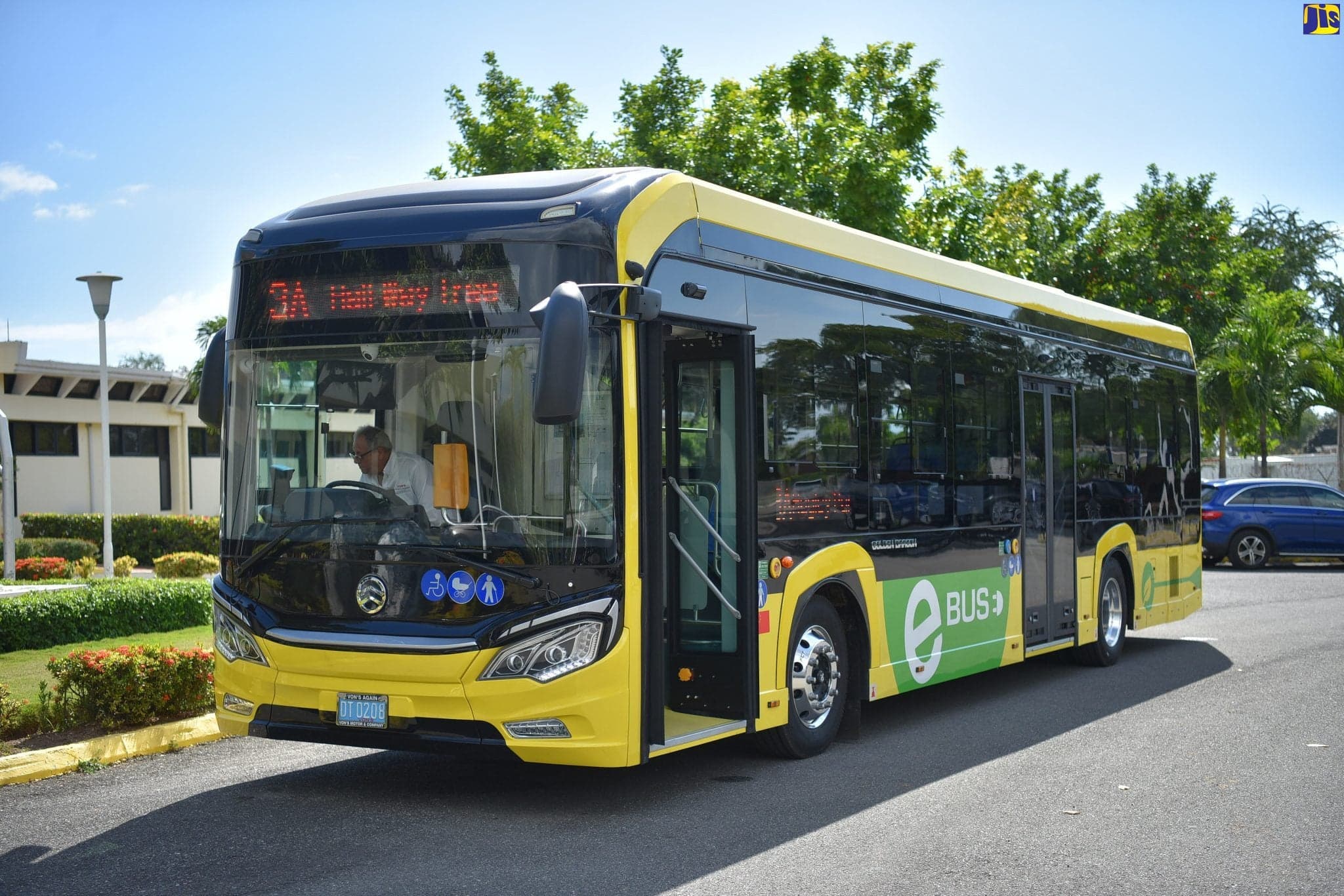 Jamaica’s Transport Minister expects 60,000 commuters to benefit from JUTC fare reductions