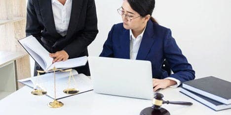 How a Personal Injury Lawyer Can Help with a Complex Settlement Case