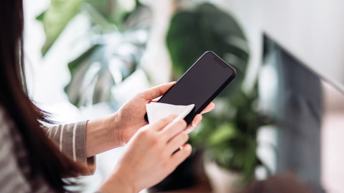 Your Cellphone Is A Prime Transmitter of COVID-19