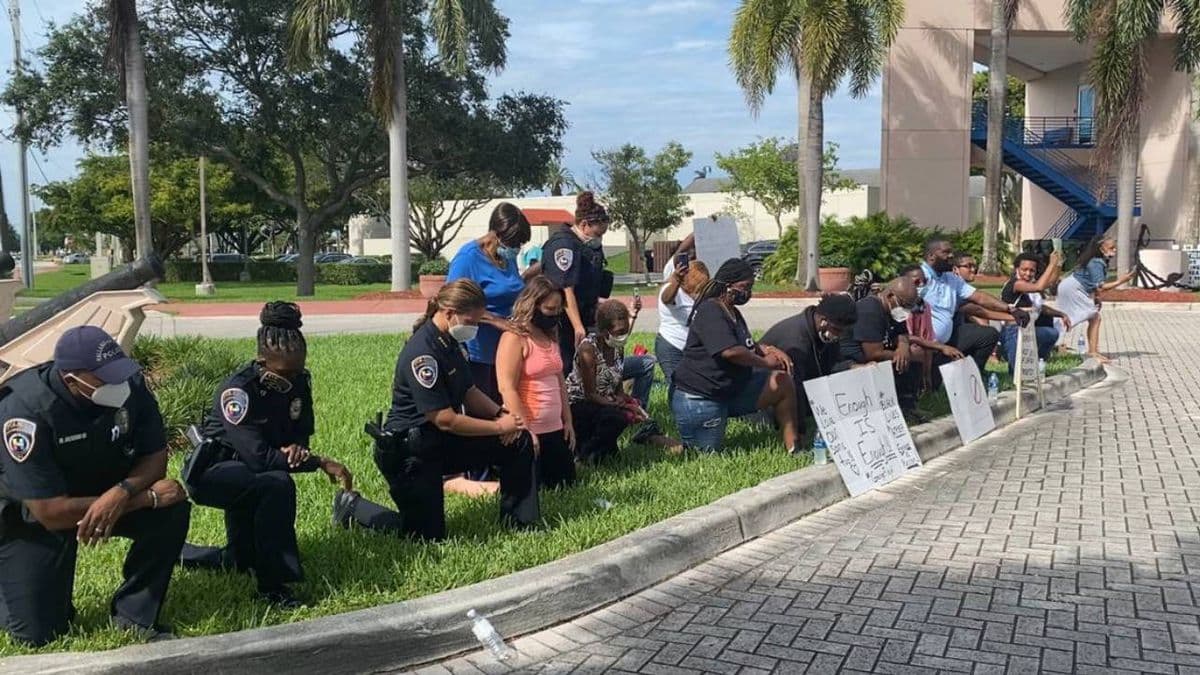 South Florida SWAT Team Resigns After Police Chief Kneels With Protesters