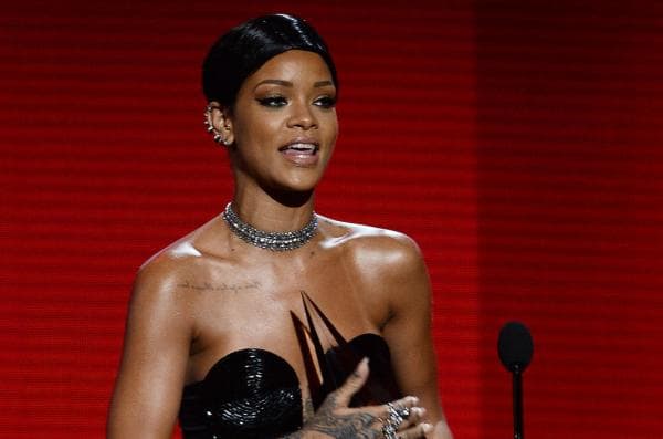 Rihanna honored with Harvard’s Humanitarian of the Year Award