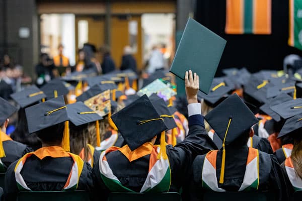 Broward nonprofit awards scholarships to Caribbean-American high school seniors