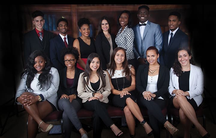 15 Miami-Dade high school seniors to receive scholarships