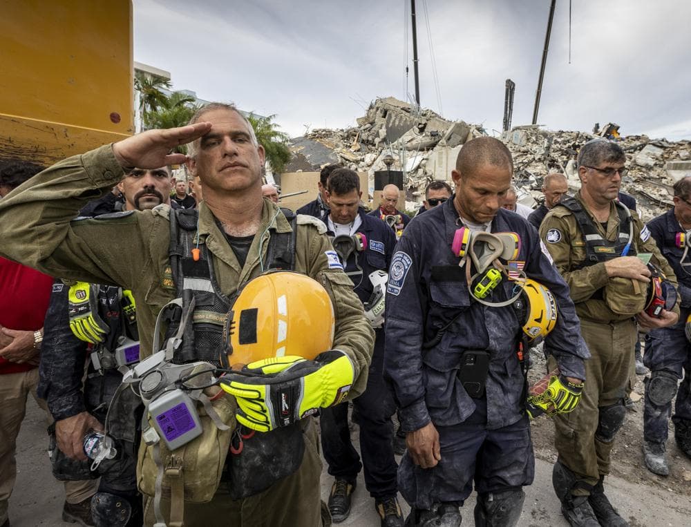 Search in Florida Collapse to Take Weeks; Deaths Reach 90