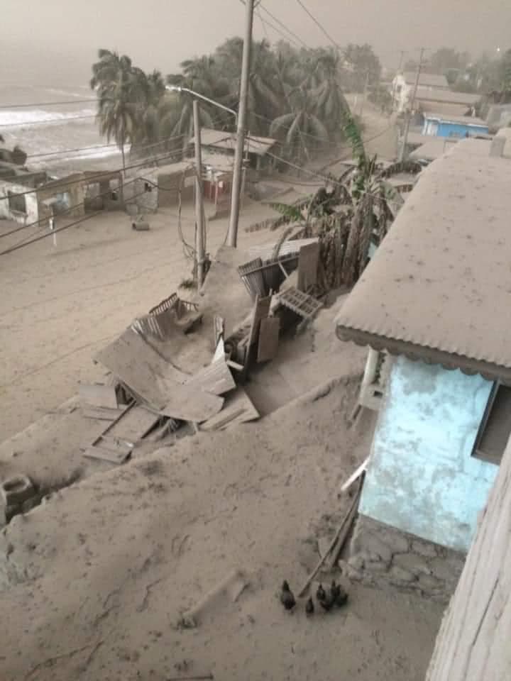 Huge Explosion at St Vincent La Soufriere Volcano