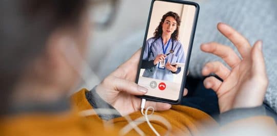 How online mental health counseling complements in-person therapy in Boston